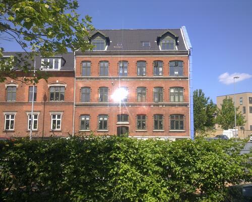 Dejlig lys 2 værelseslejlighed