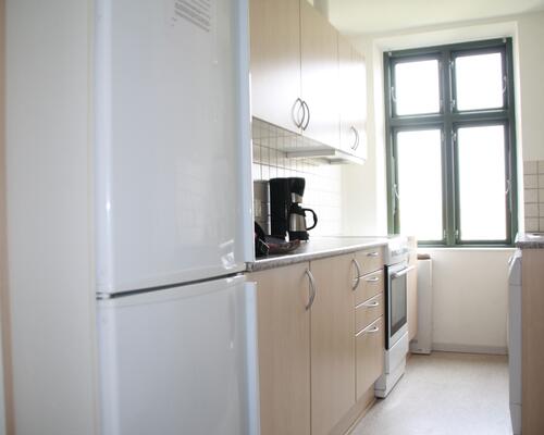 Dejlig lys 2 værelseslejlighed