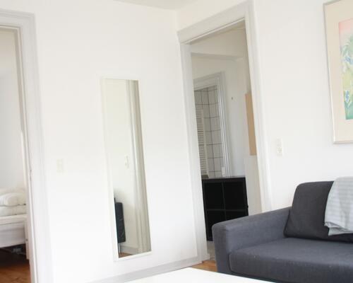 Dejlig lys 2 værelseslejlighed