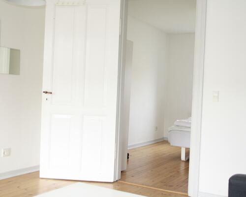 Dejlig lys 2 værelseslejlighed