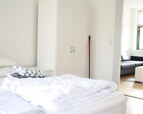 Dejlig lys 2 værelseslejlighed