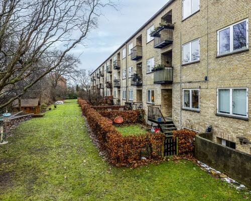 Hyggelig lejlighed med egen privat have | Virum