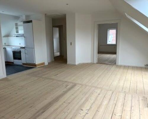 Flot 3 værelses lejlighed på lukket vej centralt i Nyborg -83 Kvm