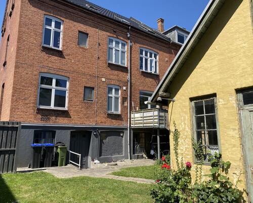 Flot 3 værelses lejlighed på lukket vej centralt i Nyborg -83 Kvm