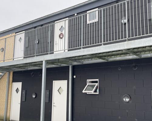 Lys 1 værelse tæt ved OUH...