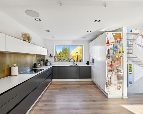 Eksklusiv og gennemrenoveret villa til møbleret leje i 2-12 mdr fra 1/1-2026 eller efter aftale