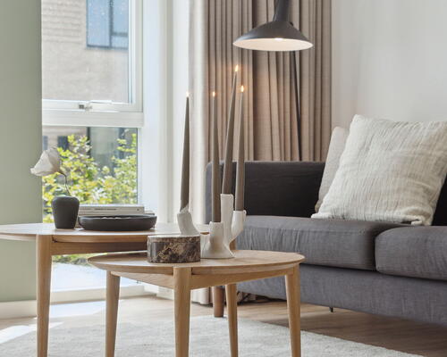 Moderne 4-værelses rækkehus på 115 m2 i Jasminparken – to terrasser, 2 badeværelser og carport til 2 biler