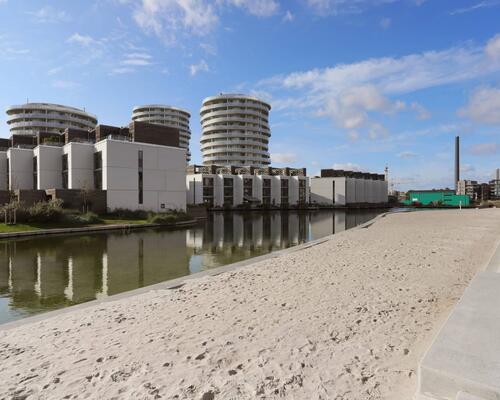 Eksklusivt rækkehus med tagterrasse og privat parkering | København S.