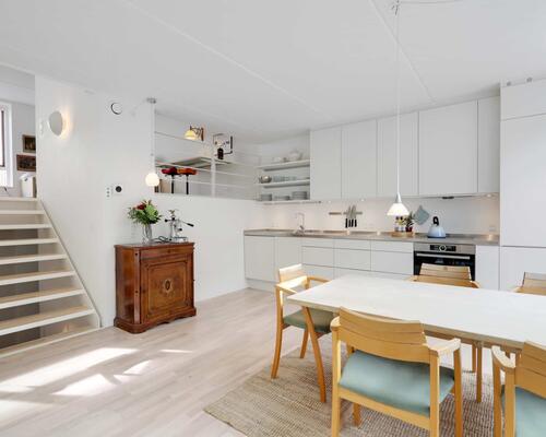 Eksklusivt rækkehus med tagterrasse og privat parkering | København S.