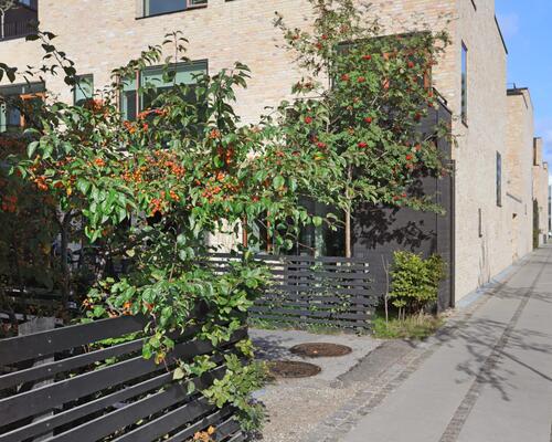 Eksklusivt rækkehus med tagterrasse og privat parkering | København S.