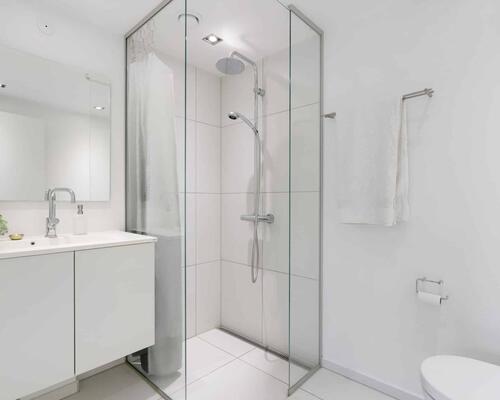 Eksklusivt rækkehus med tagterrasse og privat parkering | København S.