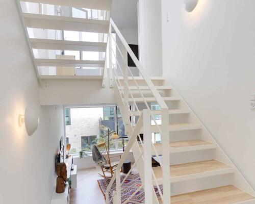 Eksklusivt rækkehus med tagterrasse og privat parkering | København S.