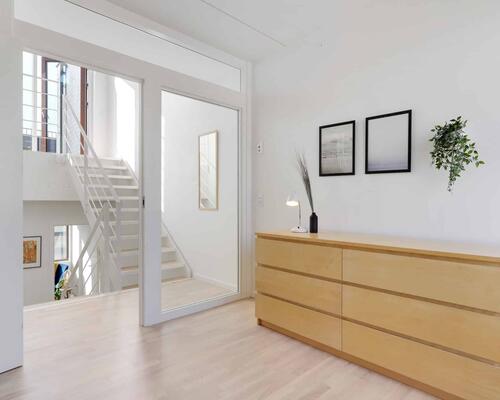 Eksklusivt rækkehus med tagterrasse og privat parkering | København S.