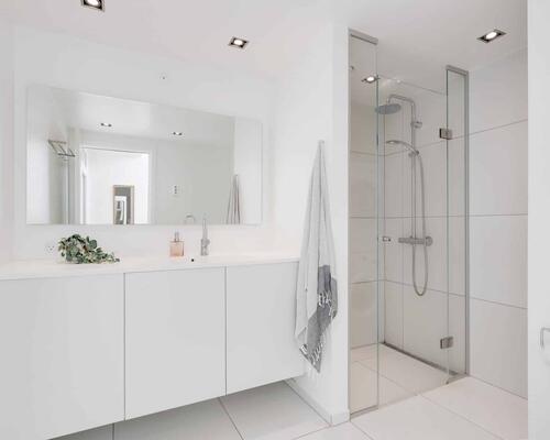 Eksklusivt rækkehus med tagterrasse og privat parkering | København S.