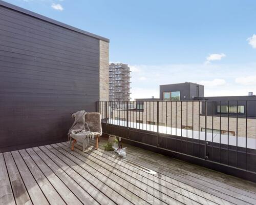 Eksklusivt rækkehus med tagterrasse og privat parkering | København S.