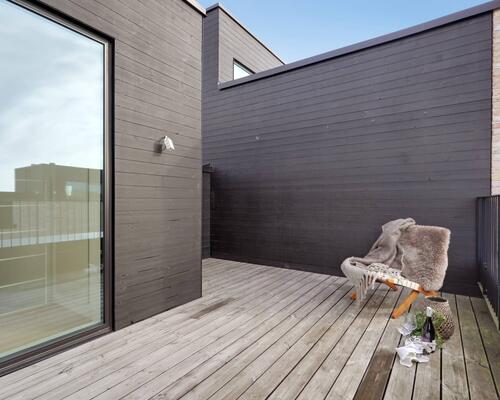 Eksklusivt rækkehus med tagterrasse og privat parkering | København S.