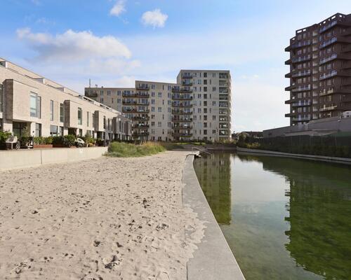 Eksklusivt rækkehus med tagterrasse og privat parkering | København S.