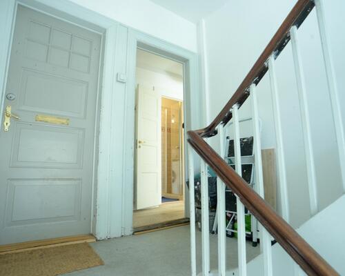 KUN EXPATS Dejlig lejlighed med nyere stort køkken alrum