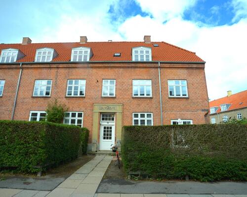 KUN EXPATS Dejlig lejlighed med nyere stort køkken alrum