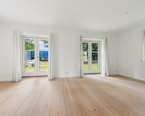 Unik villa med panoramaudsigt over Esrum Sø – og kig til Fredensborg Slot