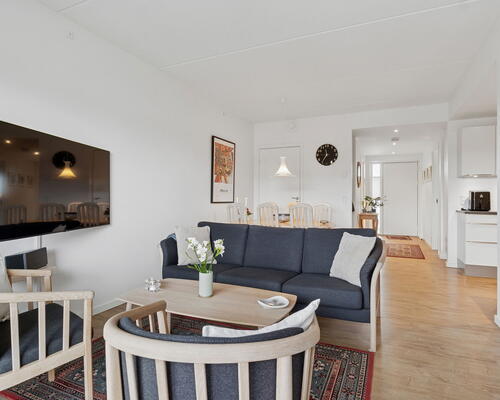 Moderne 3-værelses på 79 m2 med stor altan, elevator og udsigt – bus lige ved døren i Nørresundby