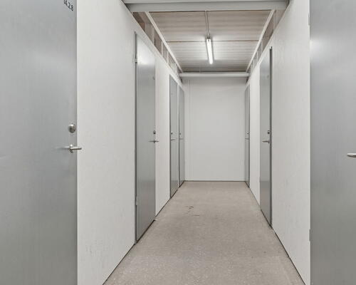 Moderne 3-værelses på 79 m2 med stor altan, elevator og udsigt – bus lige ved døren i Nørresundby