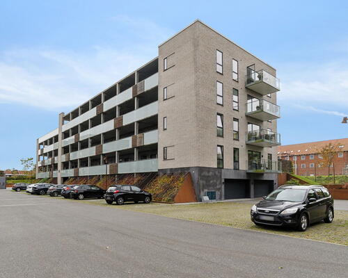 Moderne 3-værelses på 79 m2 med stor altan, elevator og udsigt – bus lige ved døren i Nørresundby