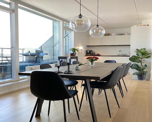 Skøn lys penthouse i to plan