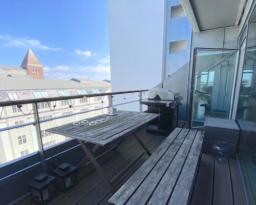 Skøn lys penthouse i to plan