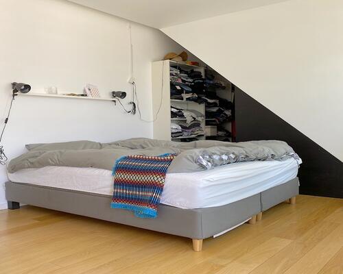 Skøn lys penthouse i to plan