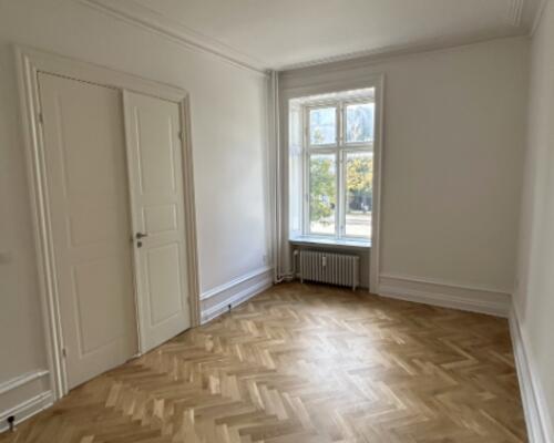 Charmerende 5-Værelses lejlighed ved Sortedams Sø , Østerbro