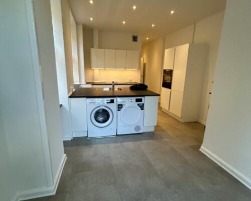 Charmerende 5-Værelses lejlighed ved Sortedams Sø , Østerbro