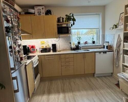 Flot 3. værelses lejlighed i stueplan.