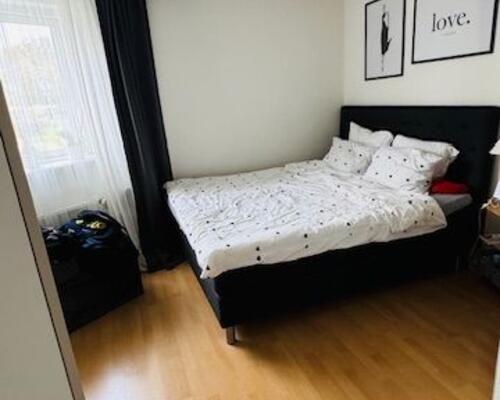 Flot 3. værelses lejlighed i stueplan.