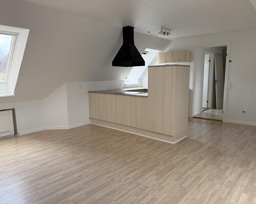 Moderne 3-værelses lejlighed i centrum af Skive – ledig nu!
