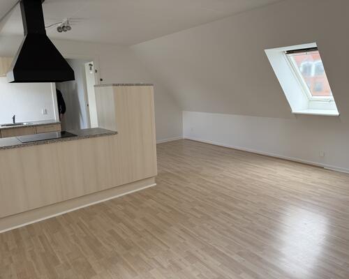 Moderne 3-værelses lejlighed i centrum af Skive – ledig nu!
