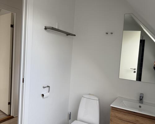 Moderne 3-værelses lejlighed i centrum af Skive – ledig nu!
