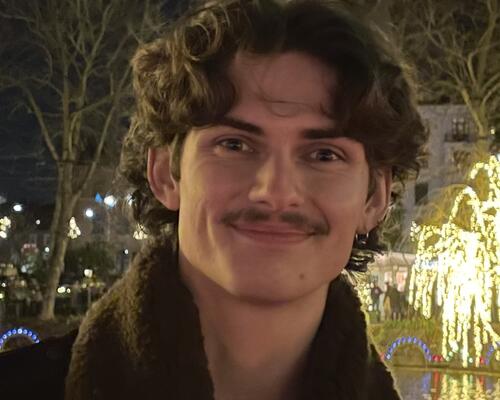 Enlig mand, leder efter mindre lejlighed til langvarende lejemål.