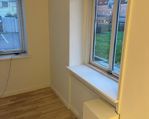 Lys 1-værelses lejlighed med eget køkken - husdyr tilladt