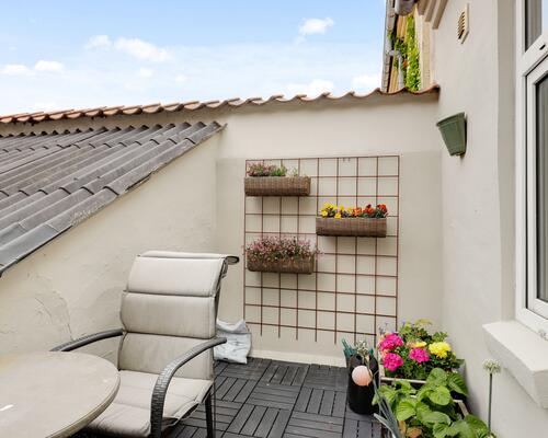 Flot 2-værelses lejlighed - OBS nyt køkken og badeværelse