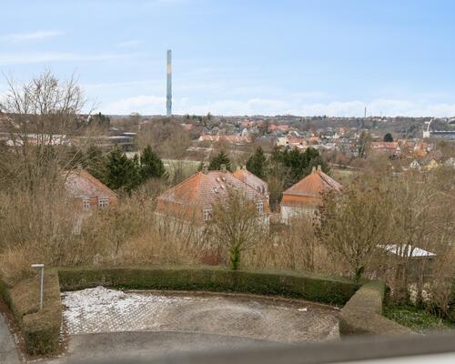 Nyistandsat lejlighed øverst i ejendommen.