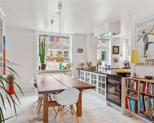 Skønt rækkehus/lejlighed i 3 plan med 4 soveværelser og privat forhave