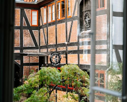 Helt enestående luksuslejlighed til leje i den stille ende af Nyhavn – 268 m² gennemrenoveret elegance