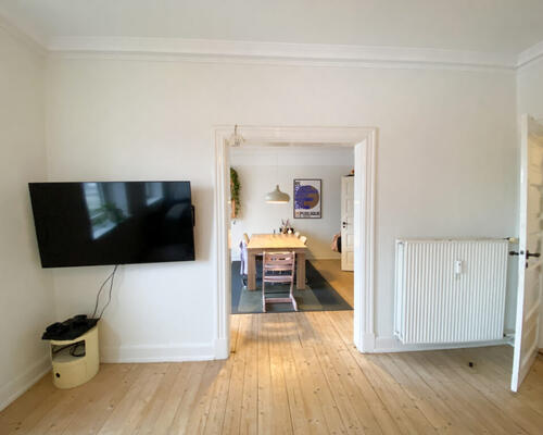 Charmerende og rummelig 3-værelses lejlighed ved Østre Anlæg