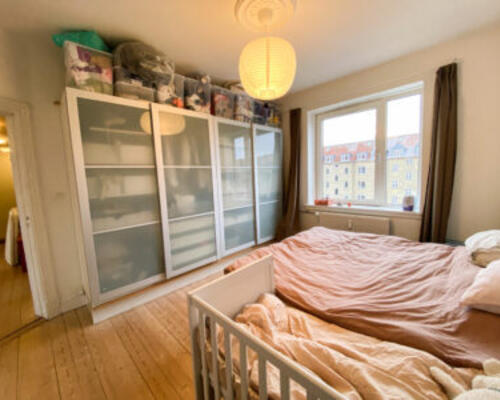 Charmerende og rummelig 3-værelses lejlighed ved Østre Anlæg