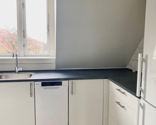 Flot, renoveret lys lejlighed