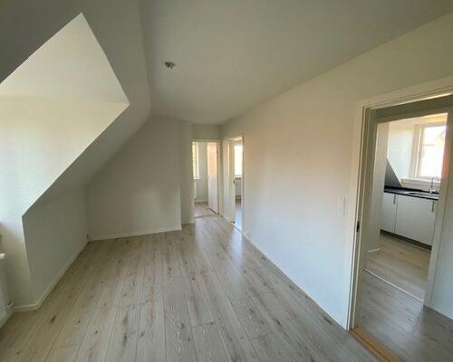 Flot, renoveret lys lejlighed