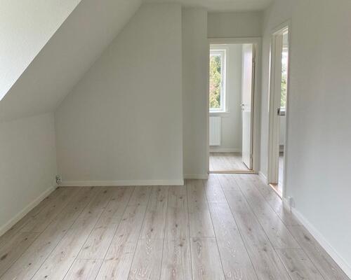 Flot, renoveret lys lejlighed