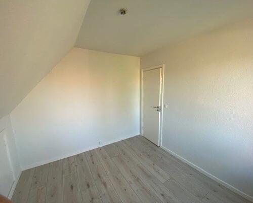 Flot, renoveret lys lejlighed