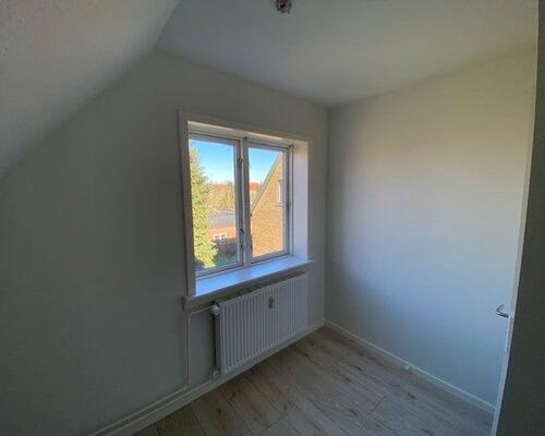 Flot, renoveret lys lejlighed